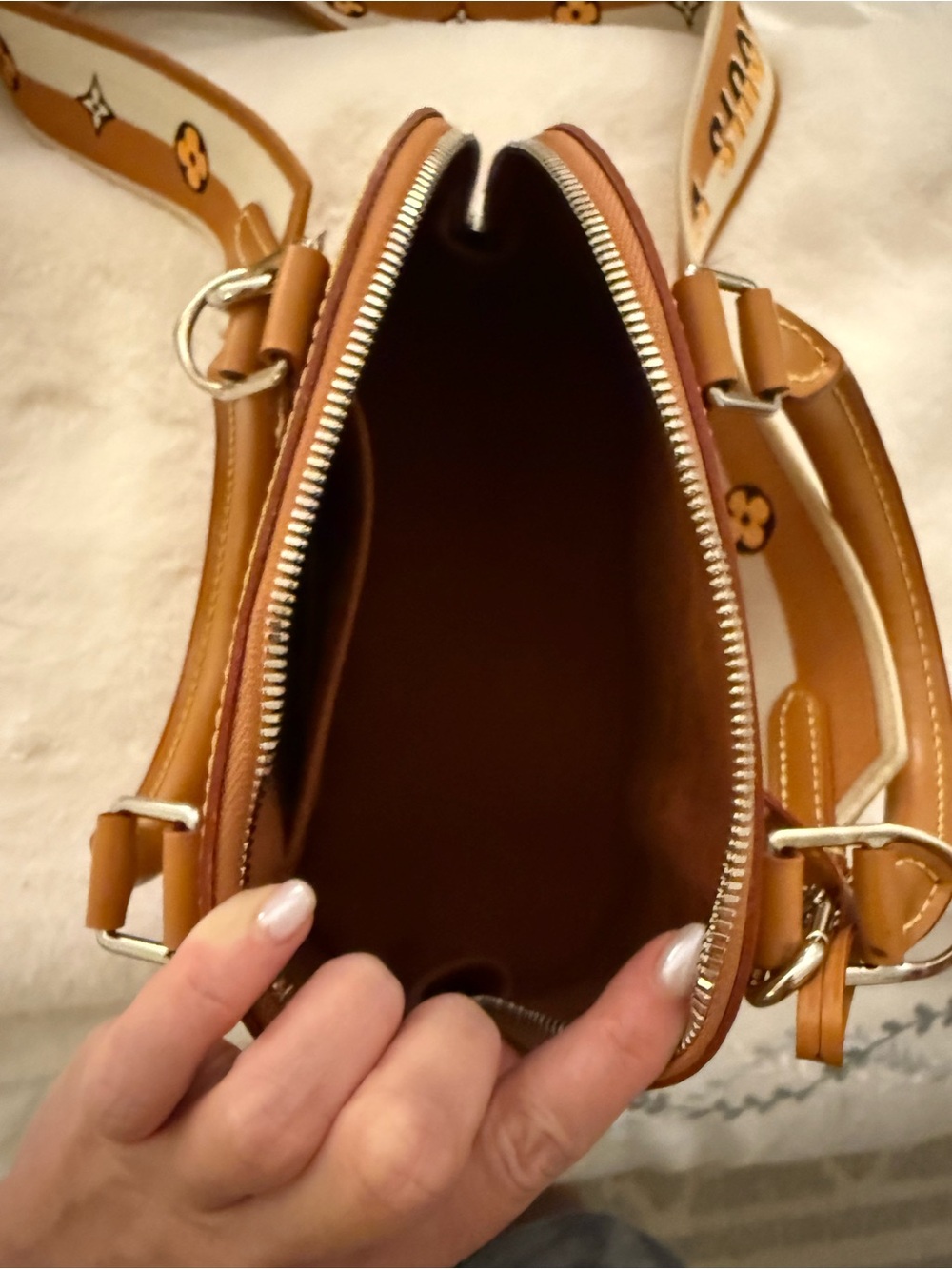 Louis Vuitton Alma BB bag - Picture 9 of 12